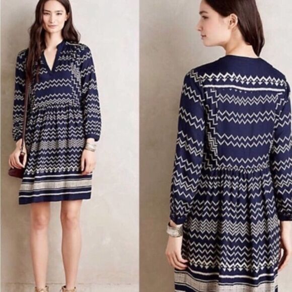 HOLDING HORSES Dresses & Skirts - Holding Horses Anthro Farica printed chevron dress long sleeve blue size Small